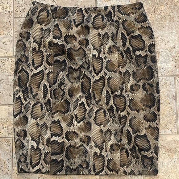 Michael Kors Brown & Black Python Print Pencil Skirt, Size 6P (US) - Picture 4 of 6
